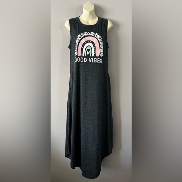 Dresses & Skirts - Easy and adorable Gray and Pink Maxi Dress with pockets